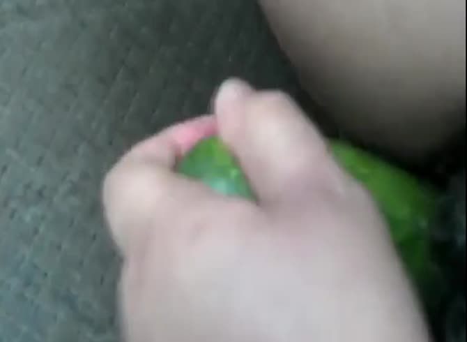 Video :Big cucumber got used by amateur babe to masturbate